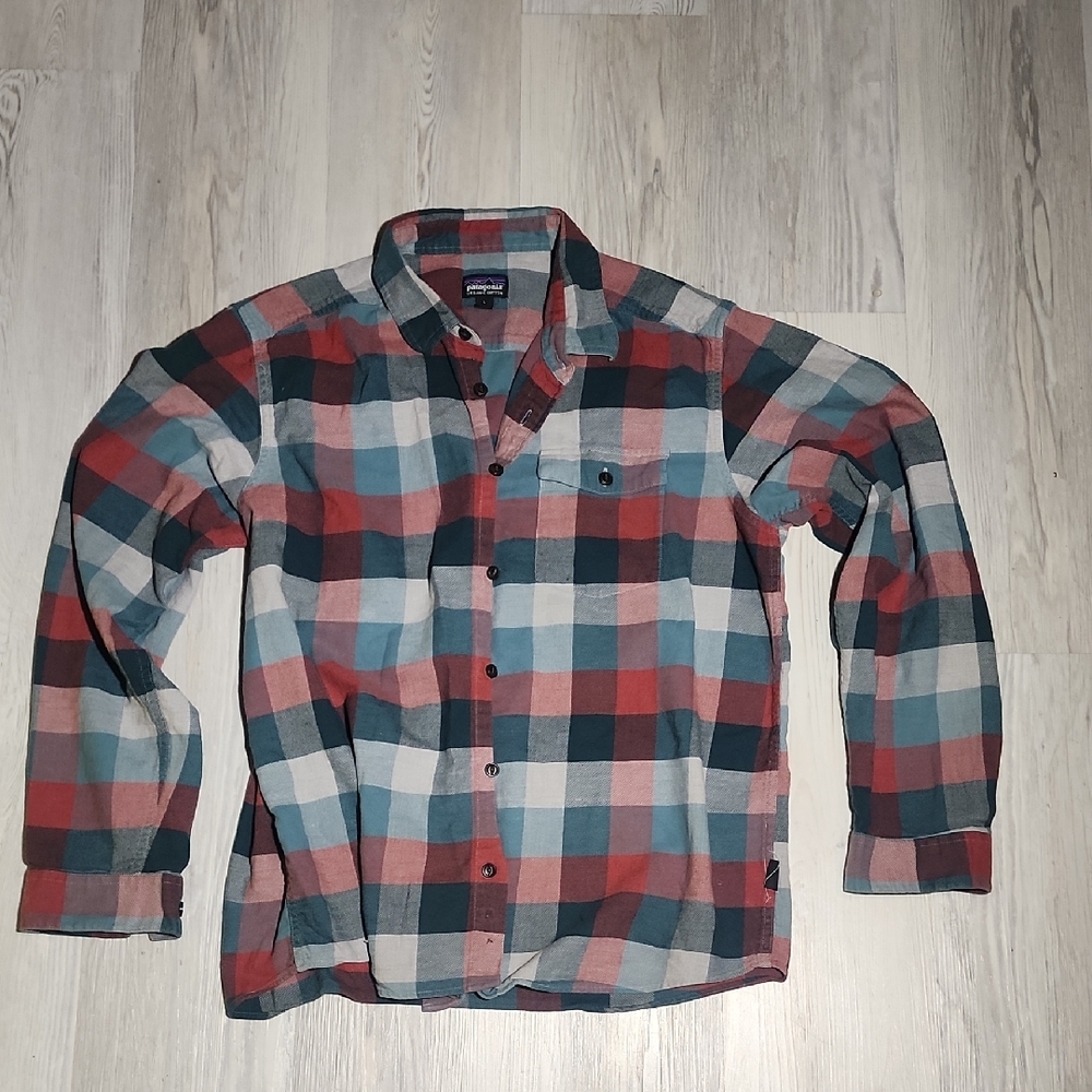 Patagonia Organic Cotton Plaid Button-Up Men's Shirt Red Blue White - Picture 2 of 4